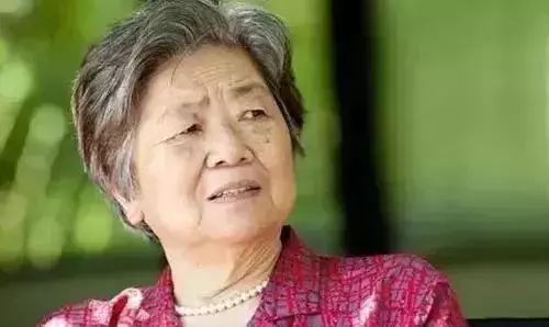 「躺著」也能長壽?百歲老人養生方法大公開!每天睡到自然醒!