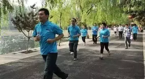 「躺著」也能長壽?百歲老人養生方法大公開!每天睡到自然醒!