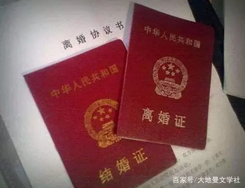 離婚後我找前夫索要孩子撫養費,婆婆給我一張銀行卡,我哭成淚人