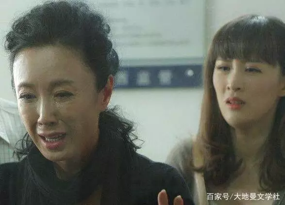 離婚後我找前夫索要孩子撫養費,婆婆給我一張銀行卡,我哭成淚人