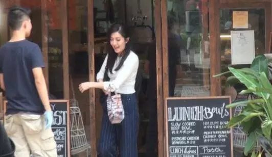 厲害了!常被記者跟拍的37歲TVB花旦素顏都很美,曬照獲15萬個贊!