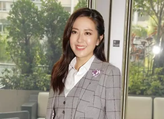 厲害了!常被記者跟拍的37歲TVB花旦素顏都很美,曬照獲15萬個贊!
