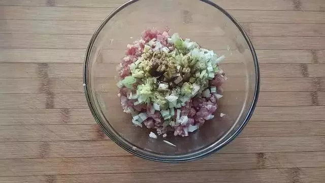 最簡單,最神奇肉餅做法,不揉面,不搟麵,筷子攪一攪,早餐搞定
