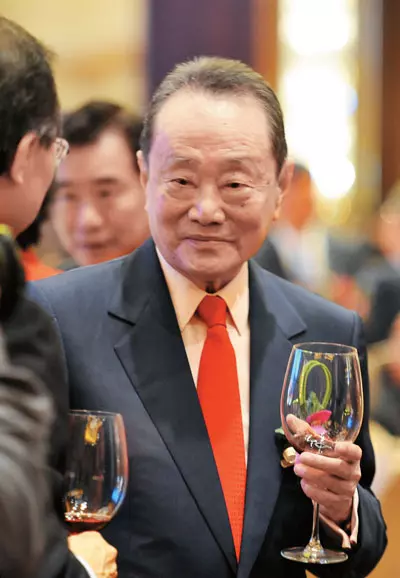 全球華人首富換人!王健林身家一夜縮水被擠掉,郭鶴年為大馬爭光!