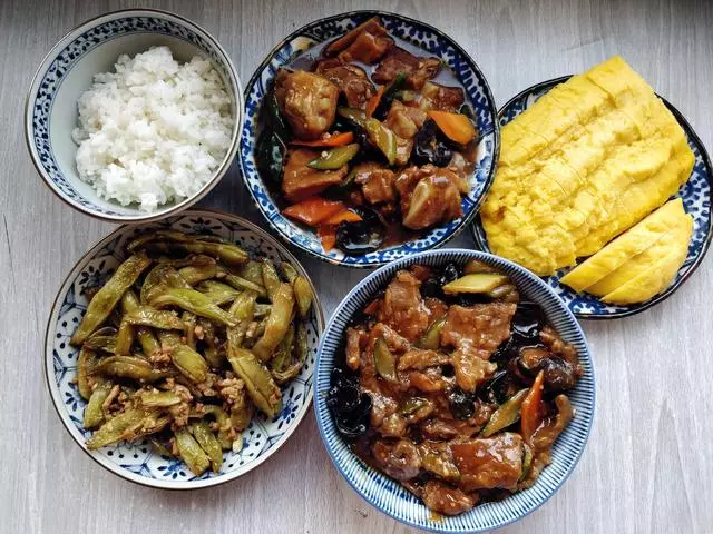 九道家常菜,有葷有素有海鮮,一家三口的晚餐,老公說他很滿意