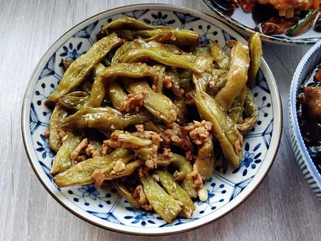 九道家常菜,有葷有素有海鮮,一家三口的晚餐,老公說他很滿意