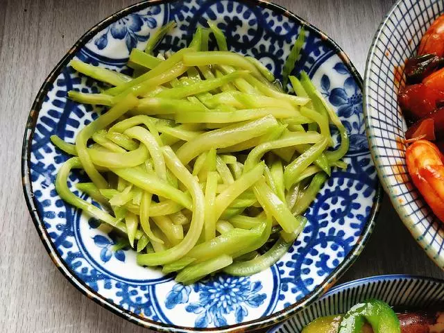 九道家常菜,有葷有素有海鮮,一家三口的晚餐,老公說他很滿意
