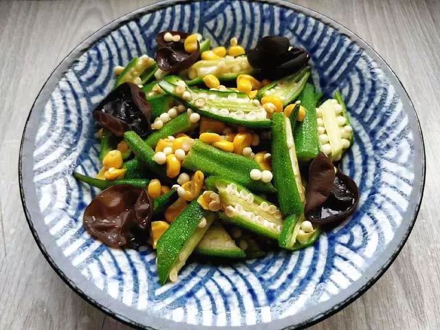 九道家常菜,有葷有素有海鮮,一家三口的晚餐,老公說他很滿意