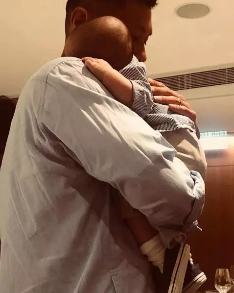 是個帥哥!余文樂兒子正臉照意外曝光!❤余初見鼻子挺挺超像王棠雲derr!