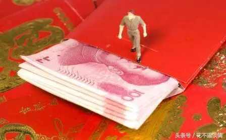 婆婆說房子漏水,我給轉帳兩萬,回婆家一趟,進門我愣住了