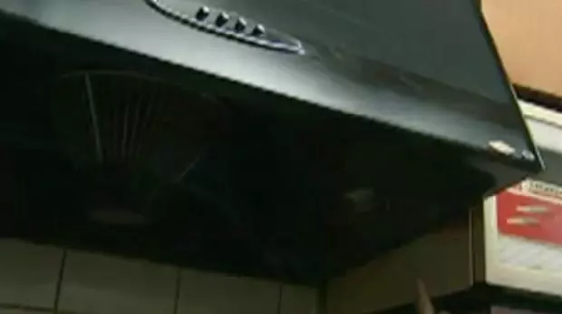 她用【吹風機】對著廚房牆壁吹一下,結果鄰居個個都學她!