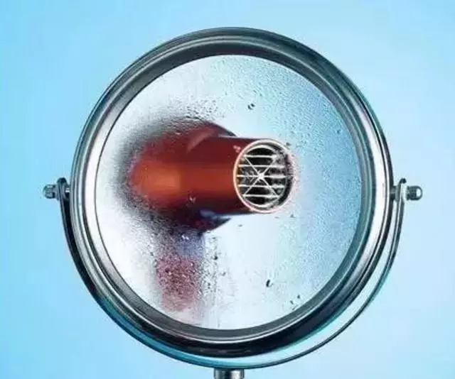 她用【吹風機】對著廚房牆壁吹一下,結果鄰居個個都學她!
