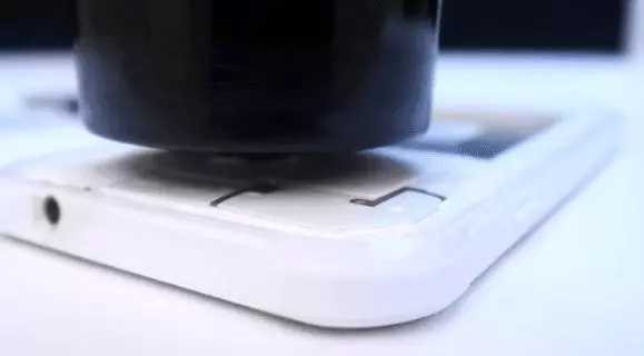 她用【吹風機】對著廚房牆壁吹一下,結果鄰居個個都學她!