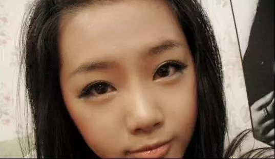 新婚妻子游泳時妝容被沖洗,丈夫不識妻子素顏,提出離婚男生,你們要小心了 -