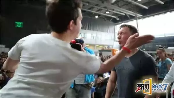 扇耳光錦標賽 冠軍臉腫腫
