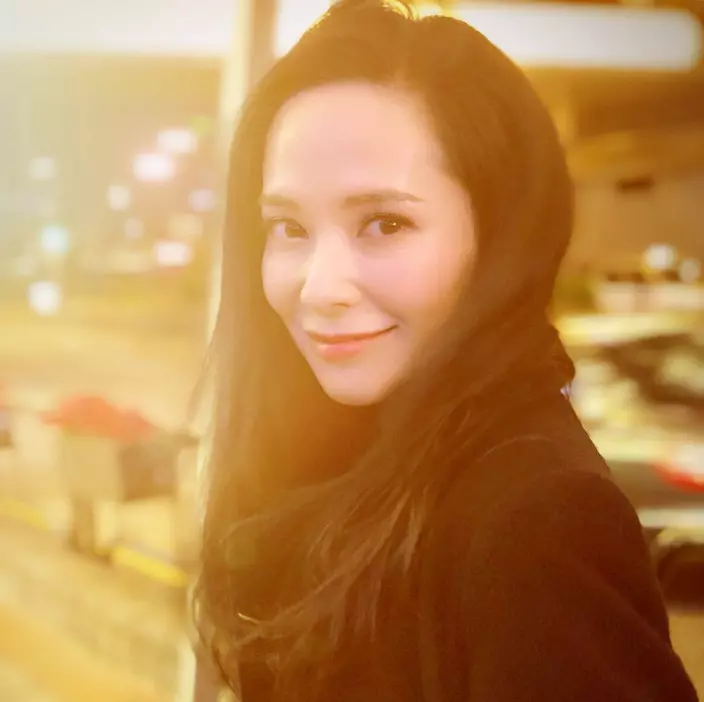 【前港姐44歲了還是勁Sok啊!】郭羨妮難得穿BIKINI露出傲人上圍水蛇腰,身材比少女還正10倍?!