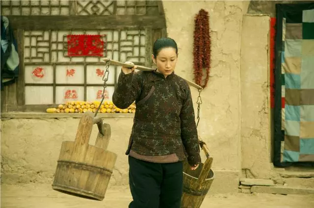 兒子離家,婆婆逼兒媳帶幼子改嫁,去世後,兒媳跪哭好婆婆