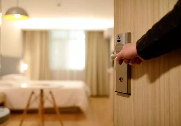 【不要只懂得敲門而已!】別惹禍上身!住酒店14禁忌絕對不可犯!