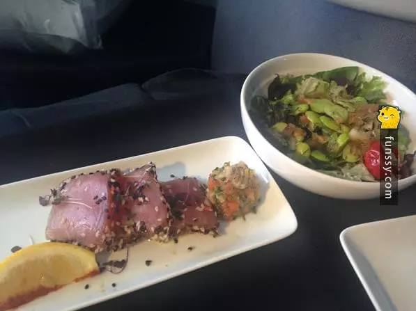 8間知名航空「經濟艙v.s.商務艙」的飛機餐!有錢人的待遇真好啊!