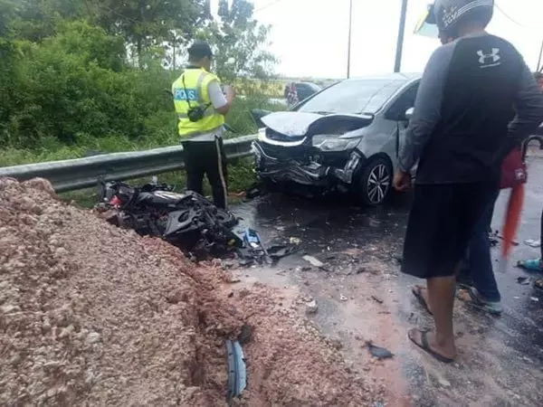 雨中連環撞 Myvi 竟撞成這樣