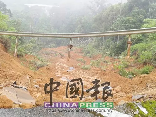 震驚!教育部訓練學院發生嚴重山崩,整條路都不見了!