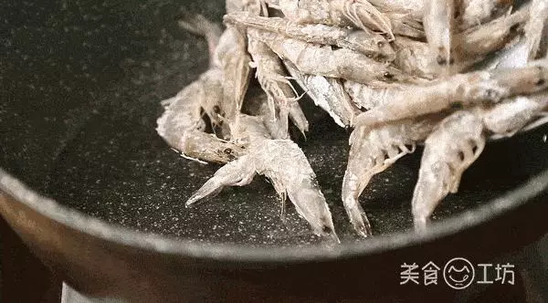 酥到掉渣的大蝦做法,好吃到連殼都不剩!