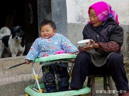 我帶孫子三年,兒媳沒給一毛錢,過生日她發一條動態,我老淚縱橫
