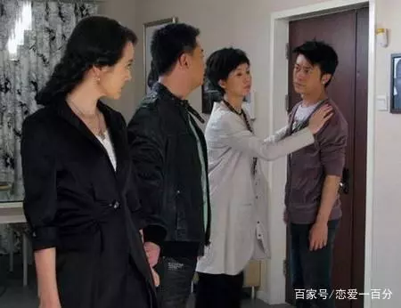 妻子生病弟弟問姐借錢,姐夫拒絕姐姐給一罐泡菜,到家他熱淚盈眶