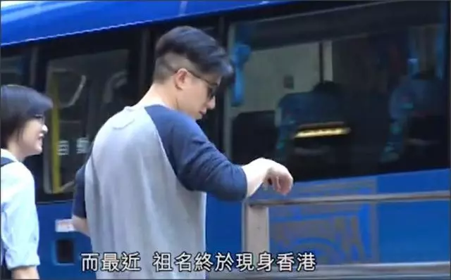 房祖名約會賭王千金何超蓮,兩人青梅竹馬,相談甚歡疑正在熱戀!