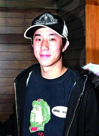 房祖名約會賭王千金何超蓮,兩人青梅竹馬,相談甚歡疑正在熱戀!