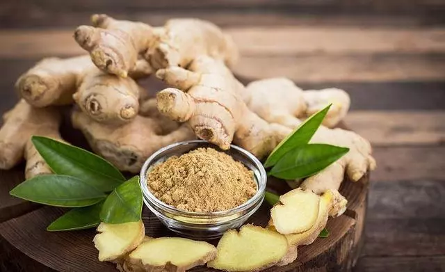 睡覺前用「生薑」塗腳底,堅持一星期,3件好事便不請自來