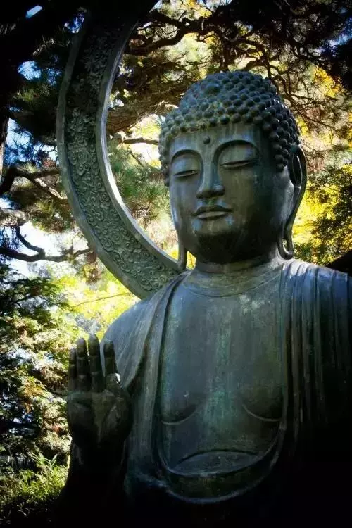 擁有這幾種特徵的人,身上都會帶著一份貴氣