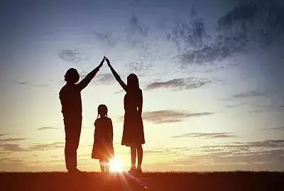 33歲中年婦女難忍丈夫漠視,,感覺不受丈夫的尊重和理解,,放火燒家抱子投河!