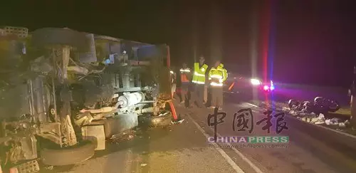 路面撒滿嬰兒尿布愛心爸爸遇車禍當場身亡 -