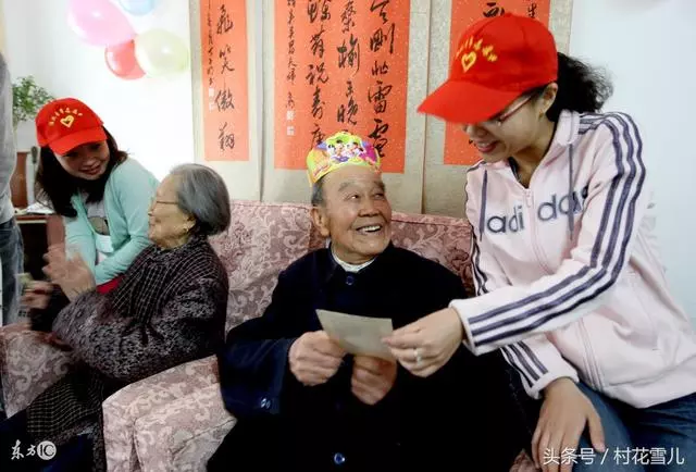 繼母對我恩重如山,她60大壽我給兩千紅包,吃飯接到一個電話,回去我就把婚離了!