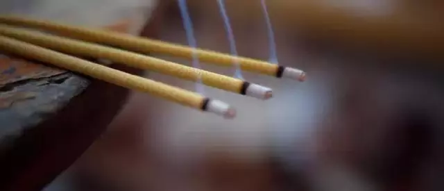 你知道燒香拜佛時,一定要跟佛菩薩說的兩個字是什麼嗎?(看完就懂了)