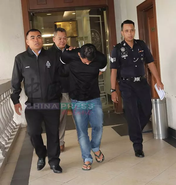 篡改資料私吞73萬 公司前經理控2洗錢罪