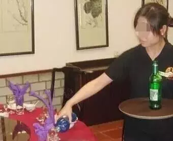 她供男友讀大學,畢業男友卻提分手,七夕去男友家找他,推門哭了