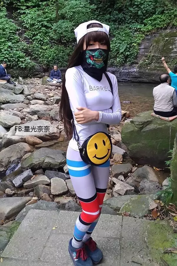 攝影師穿緊身衣拍照,這樣拍照好犯規!整天都沒心情工作了!
