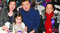 女首富甘比收13億零花錢,為鄭秀文慶生笑容滿面,甘比美過天后