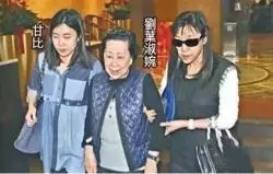 女首富甘比收13億零花錢,為鄭秀文慶生笑容滿面,甘比美過天后