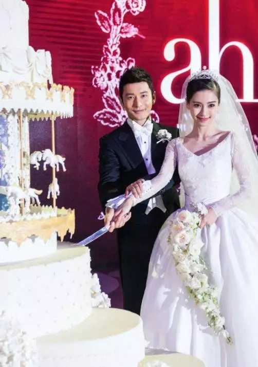 結婚時請了半個娛樂圈,落魄時只有兩人力挺,網友:半個娛樂圈呢?!