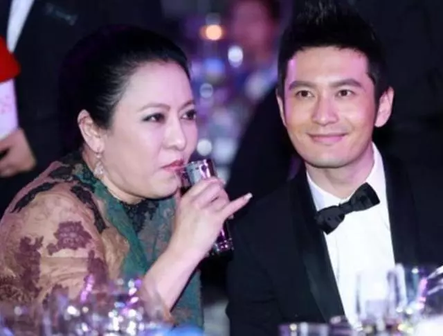 結婚時請了半個娛樂圈,落魄時只有兩人力挺,網友:半個娛樂圈呢?!