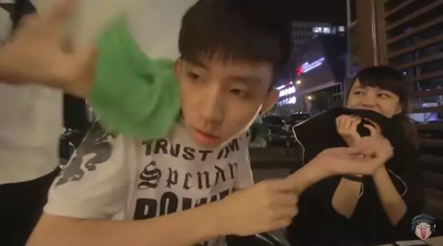 《谷阿莫》大馬Youtuber Songsen和 Cody隔空開戰⚡Cody一夜掉粉近萬, 還被挖出"黑歷史" !