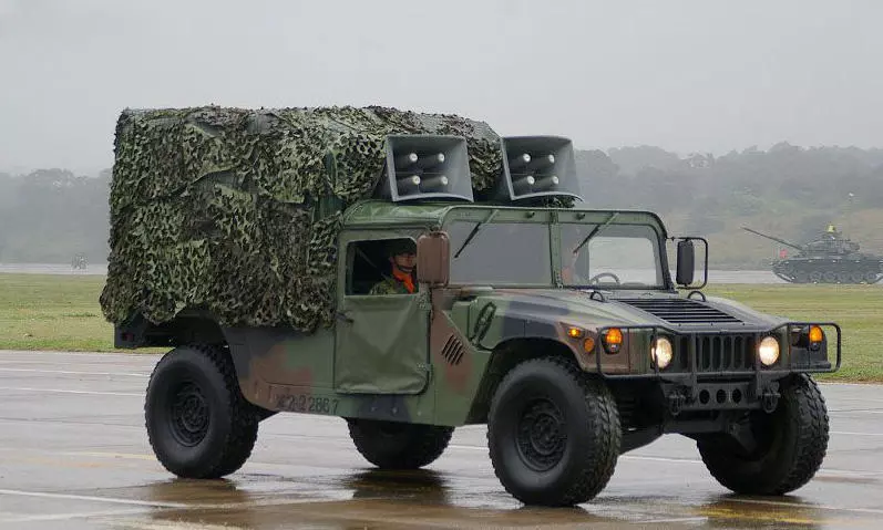 國軍坦克車裝大喇叭讓解放軍看了哈哈大笑! 陸網民:邊打仗邊唱K嗎?