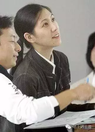她擁有一張明星臉,不靠父親特權,低調攻讀博士,穿著連像樣的品牌都沒有,這就是馬唯中...