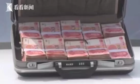 富豪女霸氣「送跑車+500萬」要男友娶她 唯一條件「爬上玻璃棧道」結局超級尷尬 -