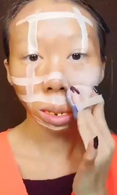 整形級化妝術又來了!打掃阿姨當場變妝 兩三下「暴牙黃臉大嬸→韓系V臉正妹」網友全服了 -