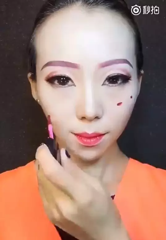 整形級化妝術又來了!打掃阿姨當場變妝 兩三下「暴牙黃臉大嬸→韓系V臉正妹」網友全服了 -