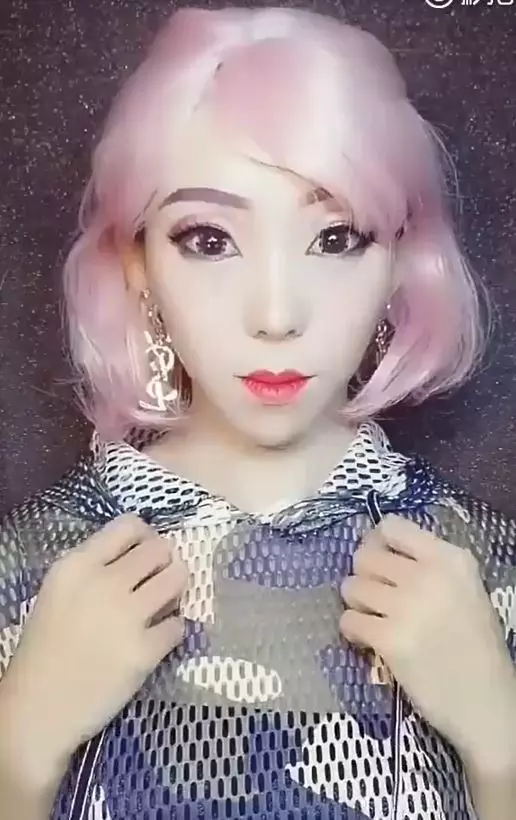 整形級化妝術又來了!打掃阿姨當場變妝 兩三下「暴牙黃臉大嬸→韓系V臉正妹」網友全服了 -